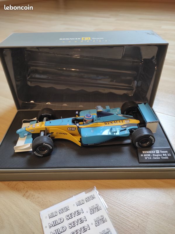 Renault R202 #14 Jarno Trulli F1 1/18 Universal Hobbies | Achetez sur