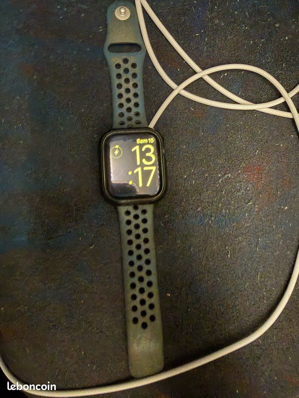 Apple Watch séries 9 45mm (image 1)