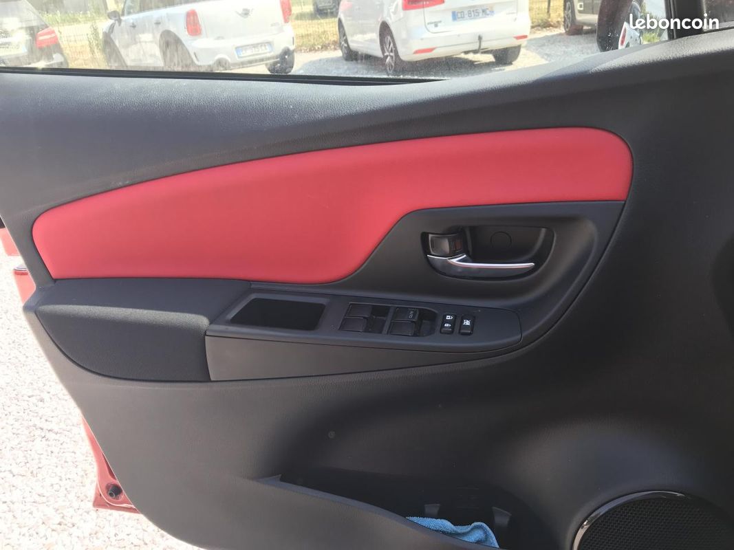 TOYOTA YARIS 1.3 - 100 VVT-i III 2011 Style PHASE 2 (image 17)