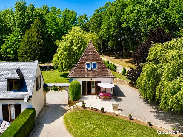 Charmante maison de vacances, grande piscine, parc boisé et vue panoramique, près de Sarlat