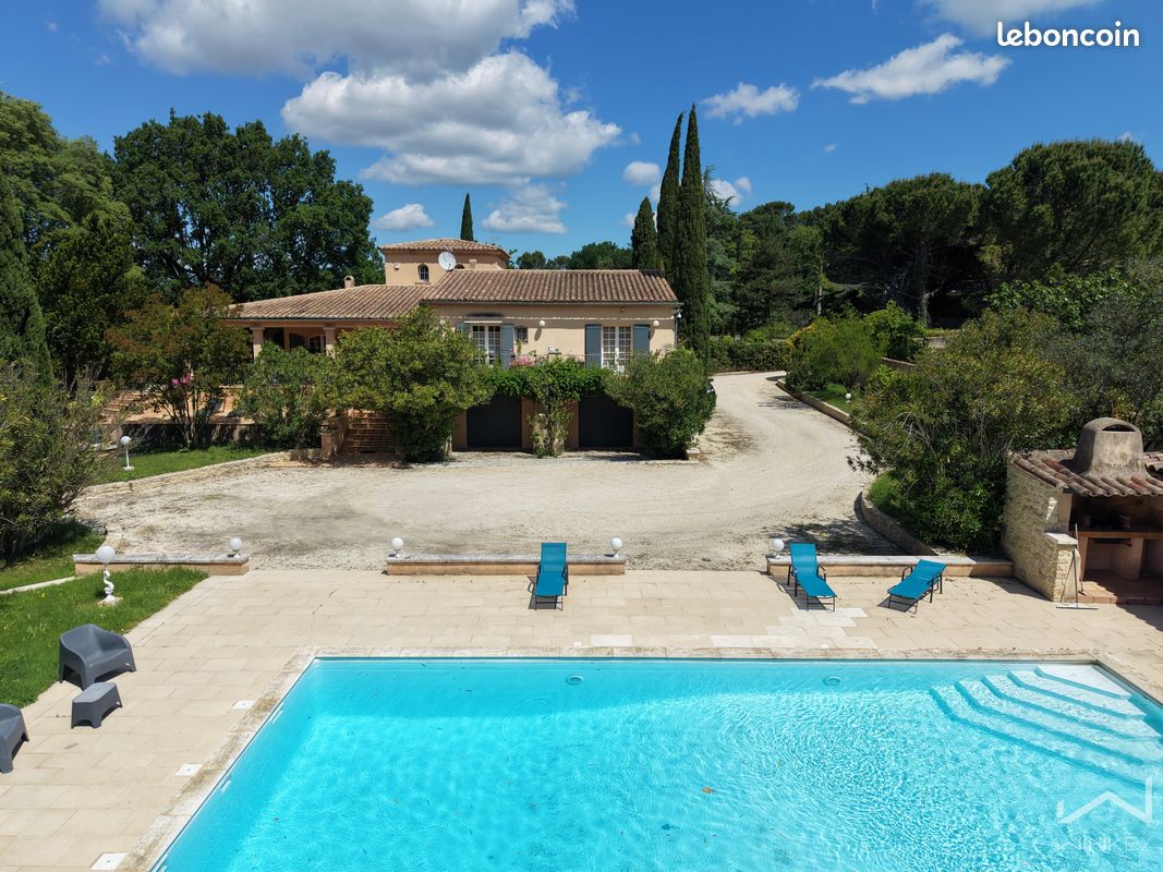 Maison 10 pièces 335 m² · à Suze-la-Rousse · 335 m² · 595 000 €