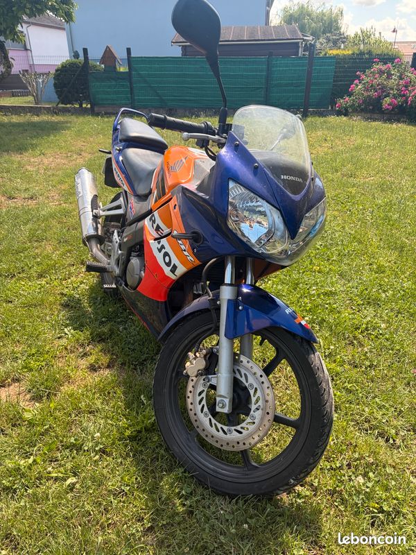 Vend Honda CBR 125 Repsol 2000euros (image 3)