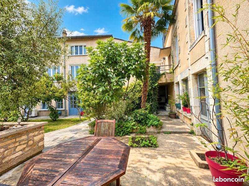 Maison 6 pièces 171 m² · à Issoudun · 171 m² · 379 900 €