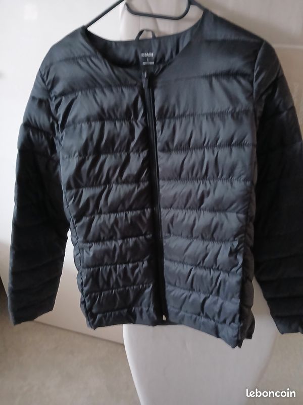 Veste neuve jamais portée taille L à récupérer uniquement sur gisors et paiement en espèces sur place (image 1)