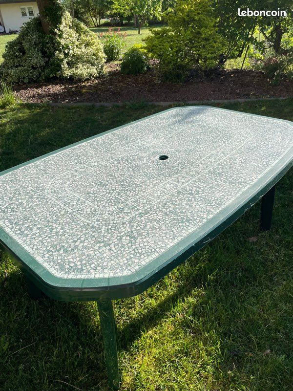 Table d’extérieur (image 1)