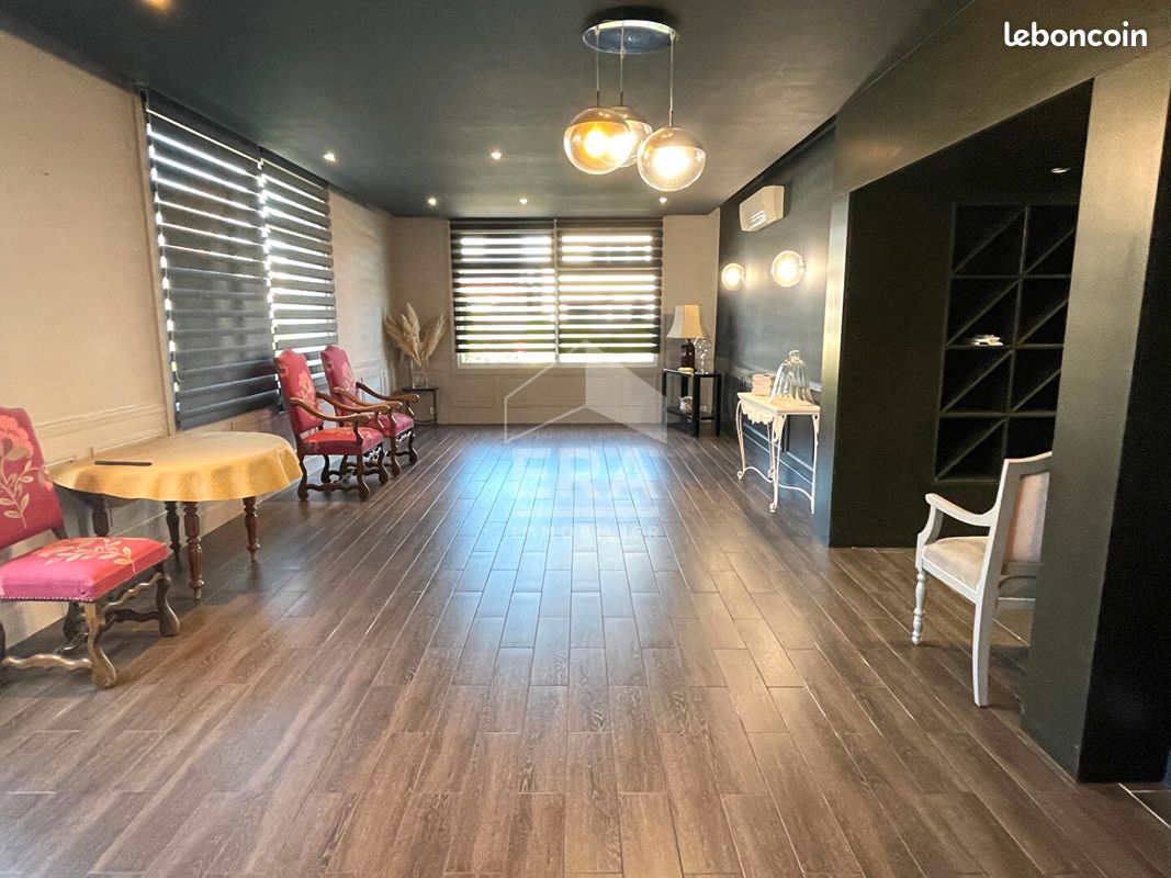 Maison 8 pièces 420 m² · à Téteghem-Coudekerque-Village · 420 m² · 414 750 €