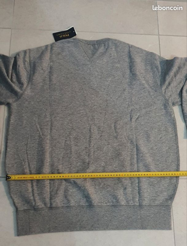 PULL DE NOËL MOTIF TÊTE DE CERF PLACÉ - 15,00€ - Armand Thiery