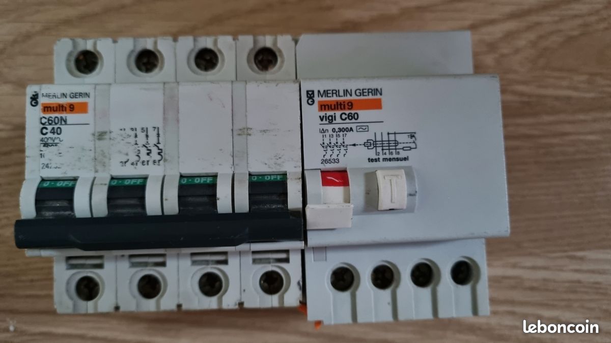 Disjoncteur Différentiel 4P Merlin Gerin PC10KA - 40A 30mA Courbe C - Occasion Fonctionnel
