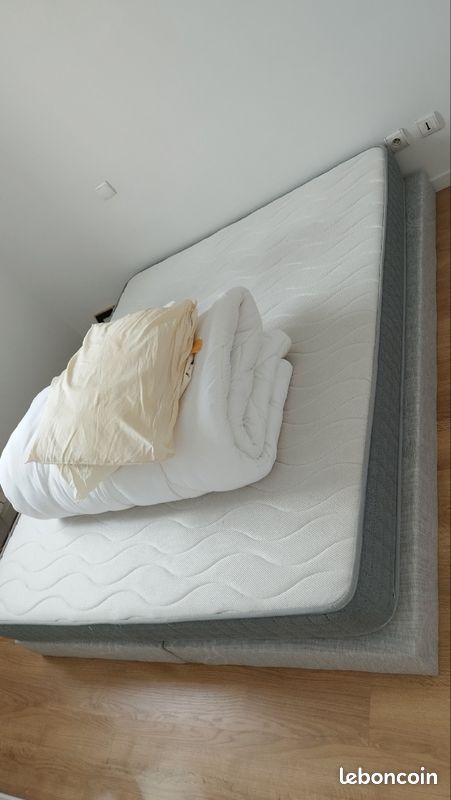 Matelas + sommier 160 x 200 cm + couette hiver + 1 drap housse et 1 housse de couette motif aztèques + 2 coussins (image 1)