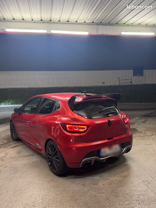 Clio 4 rs trophy (image 3)