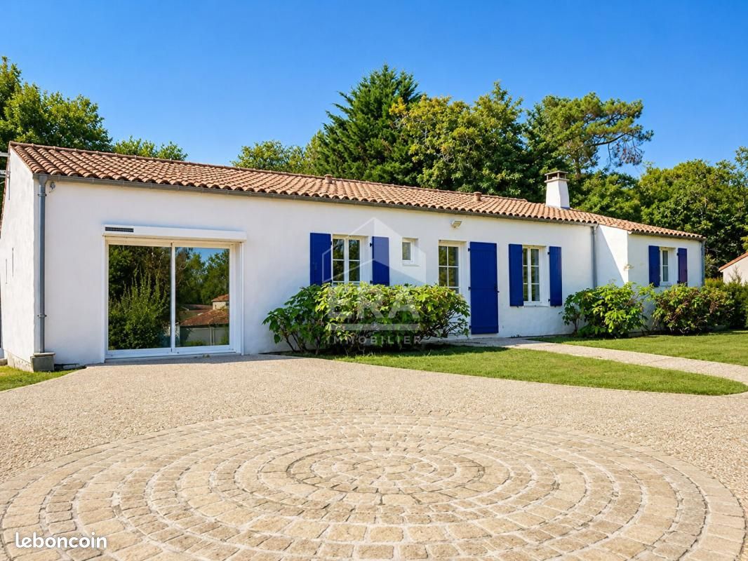 Maison 6 pièces 225 m² · à Breuillet · 225 m² · 696 800 €