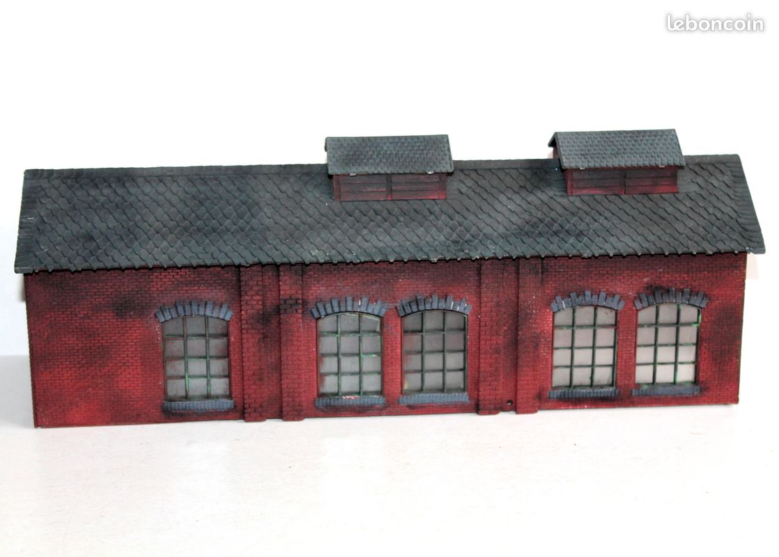 Maquette HO Gare Faller – Locomotives, Remise, Très Bon état – Occasion