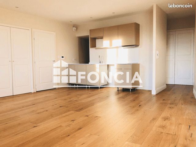 Appartement 2 pièces 55 m² · à Toulon · 55 m² · 715 €