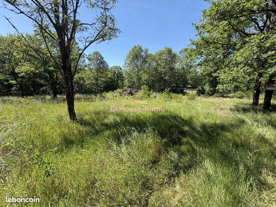 Terrain 14378 m² · à Ussac · 14 378 m² · 366 275 €