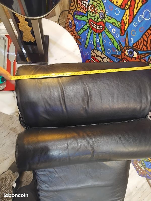 Chaise longue LC4 Le Corbusier en cuir noir (image 7)