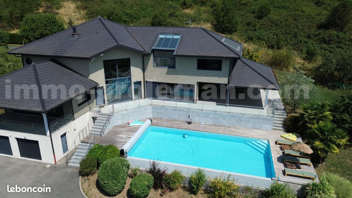 Maison 11 pièces 517 m² · à Vétraz-Monthoux · 517 m² · 2 000 000 €
