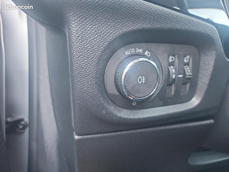 Opel Corsa 1.2 Turbo 100ch Elegance Business BVA (image 23)