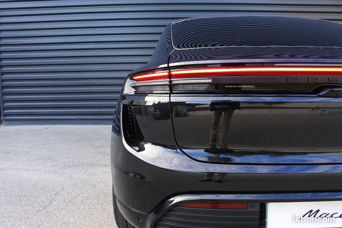 PORSCHE Macan Turbo 639 ch (image 12)
