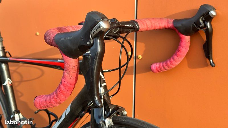Équipements + Fuji Altamira 2.7 Carbone / Shimano 105 / Mavic / Grand Prix 5000 (image 10)