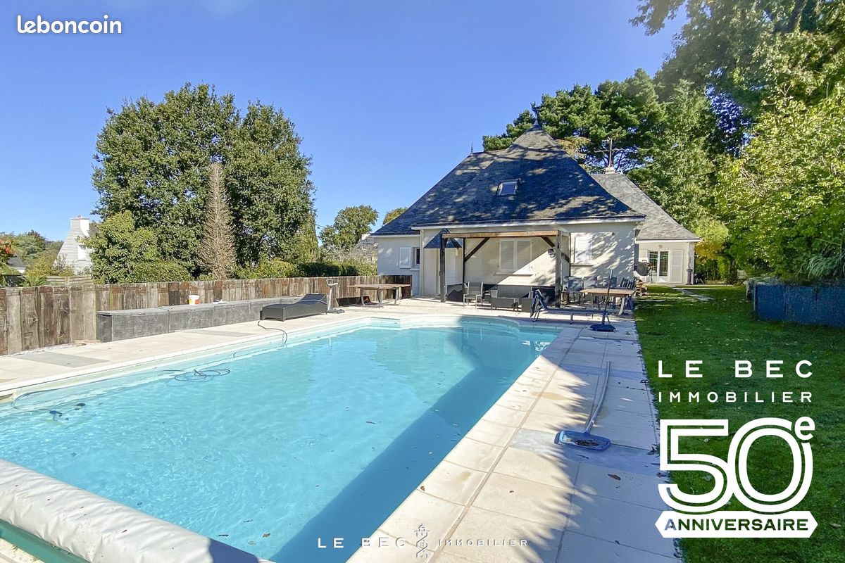 Maison 13 pièces 344 m² · à Plescop · 344 m² · 988 000 €