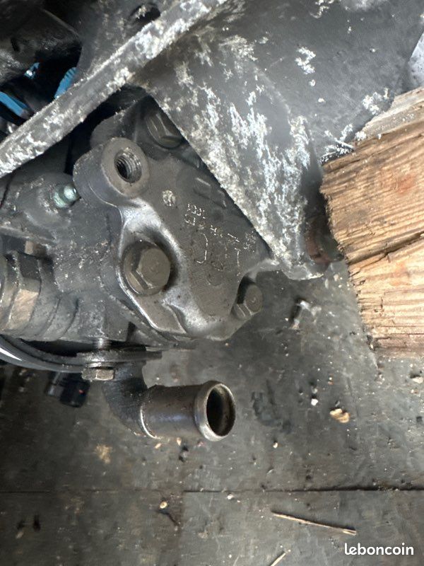 Pompe direction assistée 1.9 tdi (image 2)