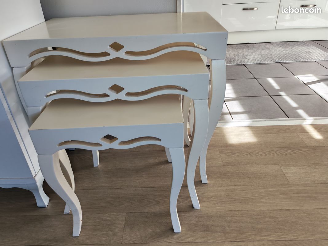3 petites tables (image 1)