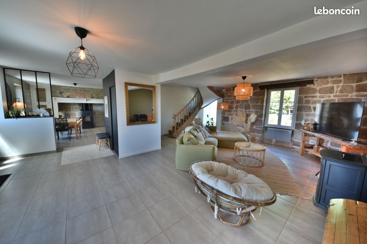 Maison 10 pièces 195 m² · à Saint-Pantaléon-de-Larche · 195 m² · 286 200 €