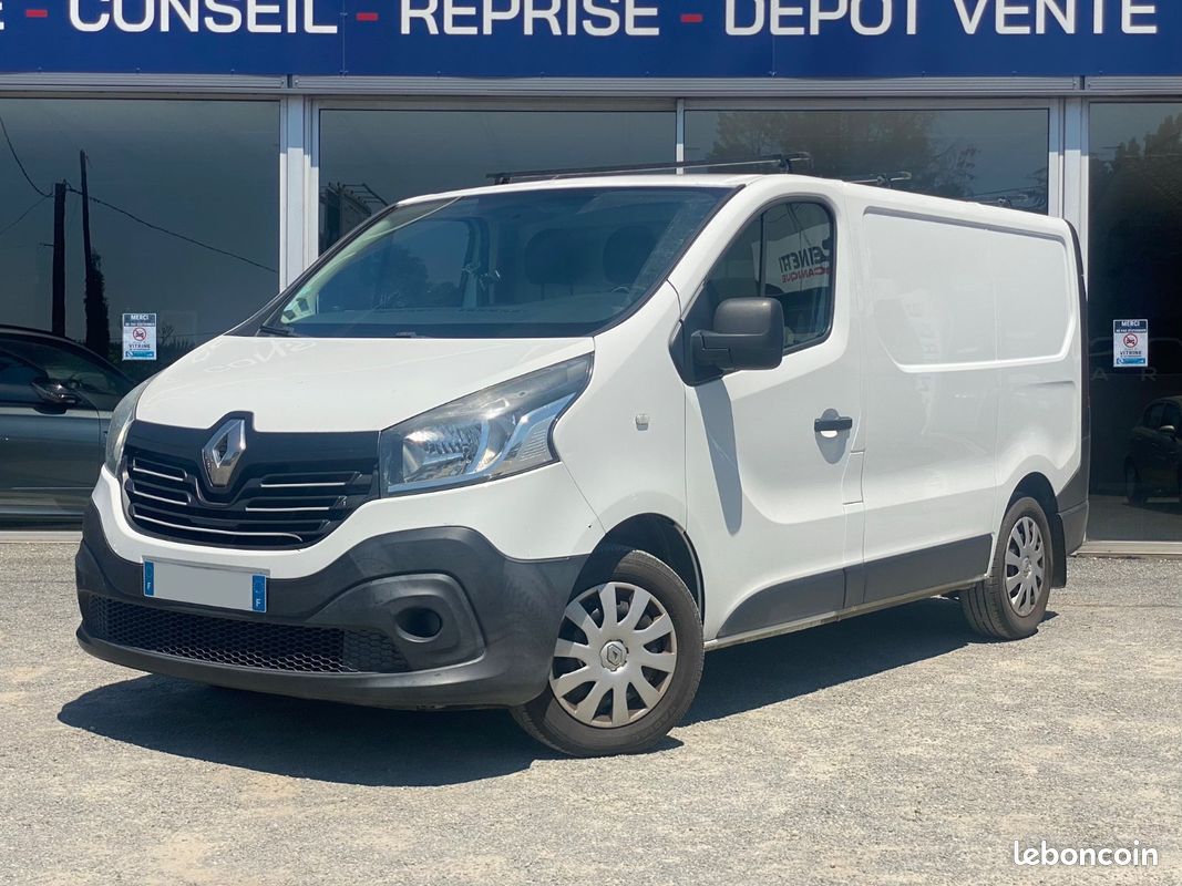 Renault TRAFIC III Fourgon L1H1 1000 1.6 dCi 90 cv / Attelage / 3 places / Air ventilé (image 3)