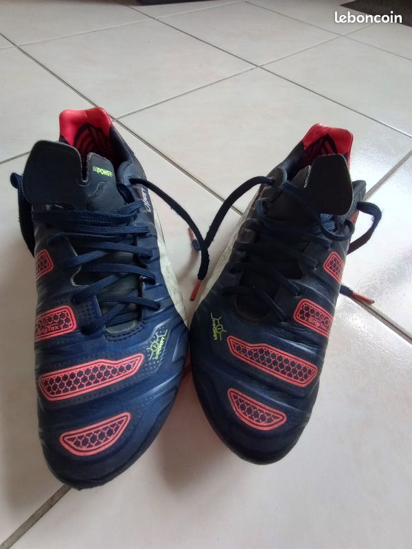 Chaussures de foot enfant taille 28