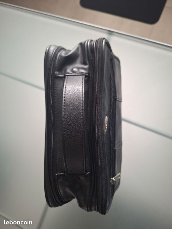Delsey Montrouge Trousse de toilette, 32 cm, 17 L, Noir - Comparer avec