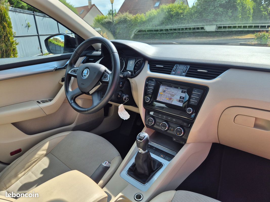 Skoda Octavia 2.0 TDI 150 Elegance - Xénons - Intérieur beige - Kit distri OK (image 10)
