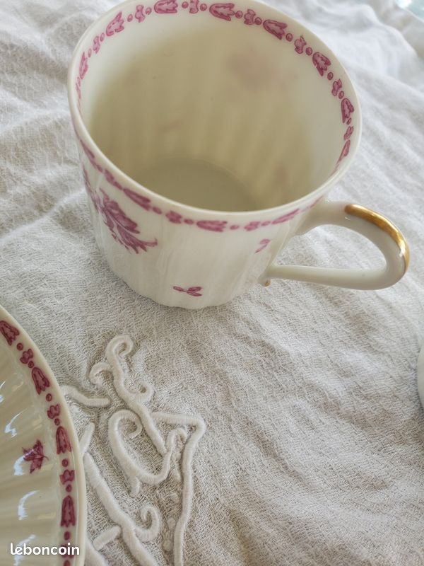 Paire De Tasses à Deux Anses En Porcelaine De Limoges.havila