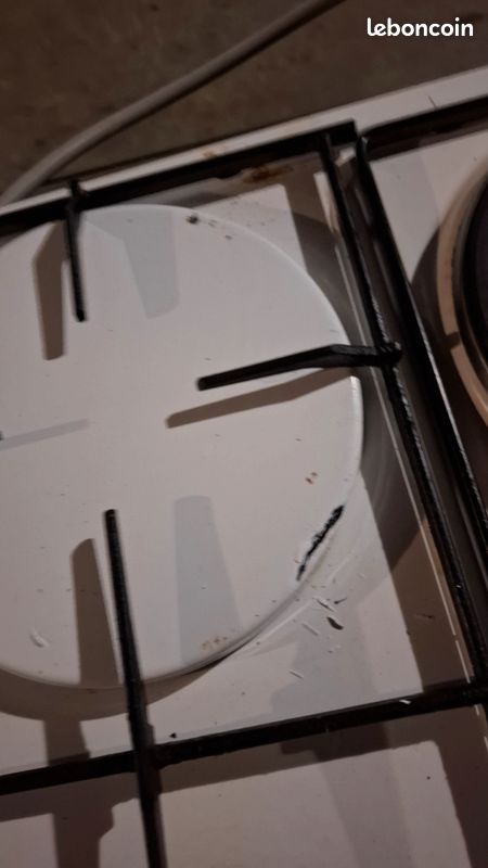 Plaque de cuisson mixte BOSCH (3 feux gaz + 1 électrique) – En bon état de marche (image 4)