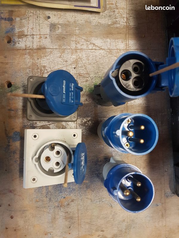 Fiches electriques etanches (image 1)