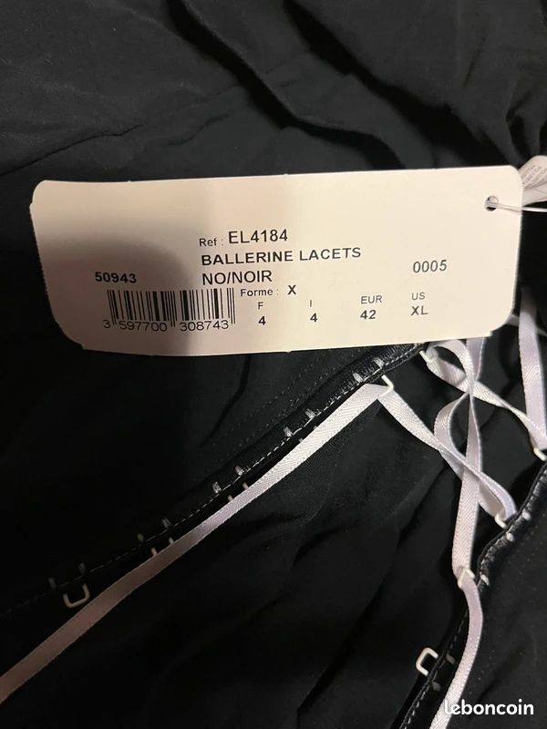 String Lise Charmel 'La Cavalière' - Taille 4/XL - Couleur Kaki - Neuf Avec étiquette