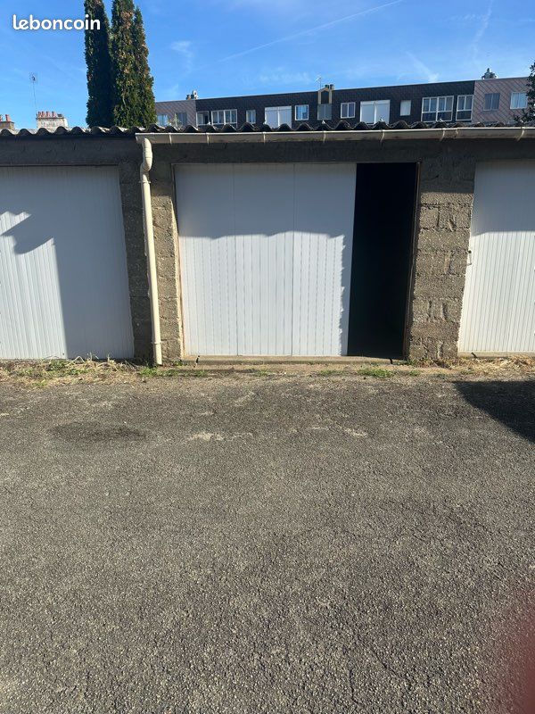 Garage box · à La Roche-sur-Yon · 90 €/mois