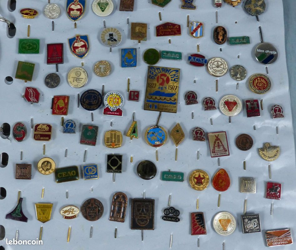 2 planches d'épingles anglaises vintage. Broches Ultra NE Plus de Queen's - France