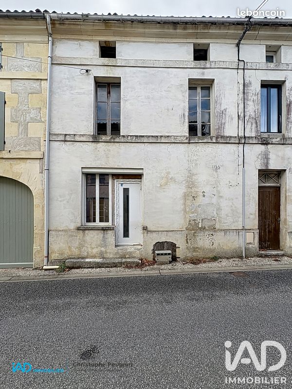 Maison 3 pièces 80 m² · à Burie · 80 m² · 49 000 €