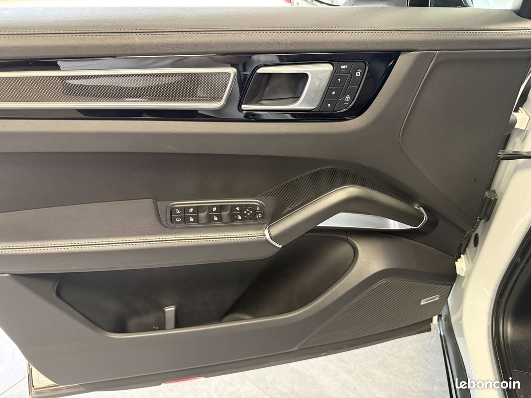 Porsche CAYENNE COUPE 4.0 V8 680CV TURBO S E-HYBRID BVA / ORIGINE FRANCE (LAURENT AUTO) (image 16)