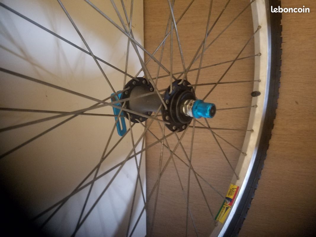 Roue avant montage rapide l'axe a été démonté et graisser jantes