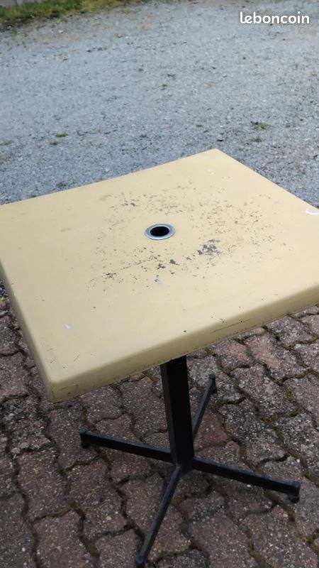 Table carré de bistrot (image 2)