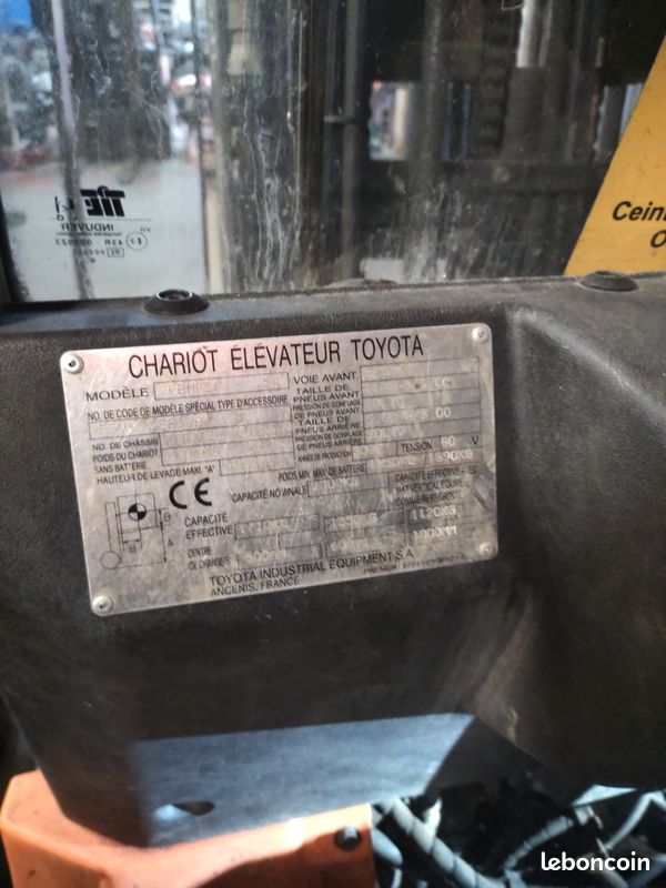 Chariot élévateur électrique 2T (image 2)
