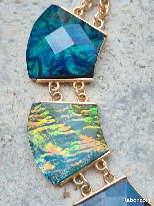 Collier plastron irisé Neuf (image 2)