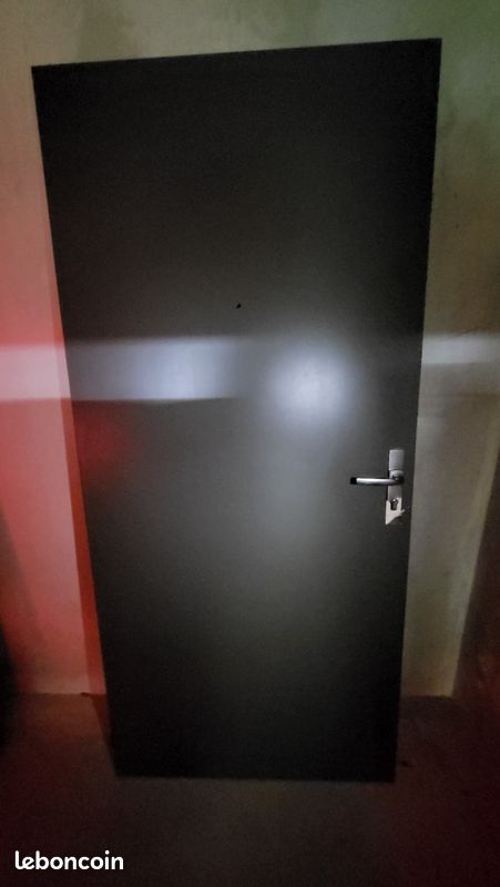 Porte blindée grise 3 points (image 2)