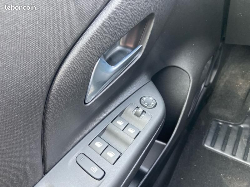 Opel Corsa 1.2 Turbo Hybrid 110ch Edition e-DCT6 (image 16)