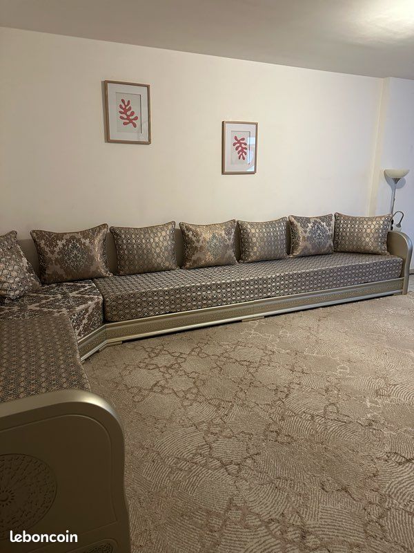 Salon marocain avec bois, mousses et 2 modèles de tissus (image 4)