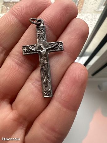 Ancienne Broche Crucifix Croix Jésus Métal Argenté
