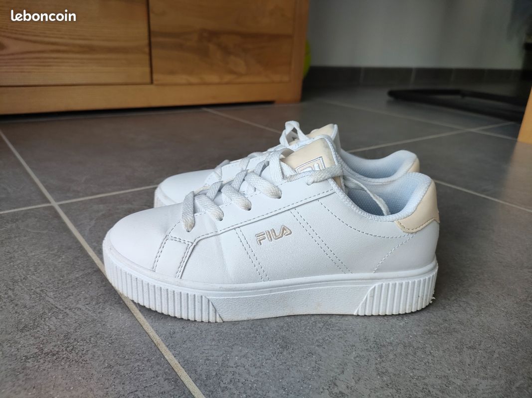 Basket sneakers Fila taille 35 blanche Chaussures