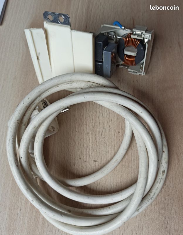 Filtre Antiparasite 0.47uf 10a Réf: Plf00472705100 Lave Linge Ariston Hotpoint Indesit (image 1)