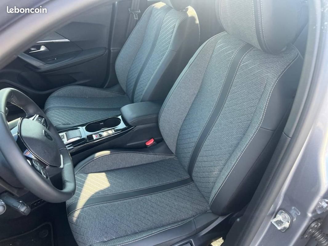 Peugeot 2008 Hybrid 110 e-DCS6 - Allure (image 11)